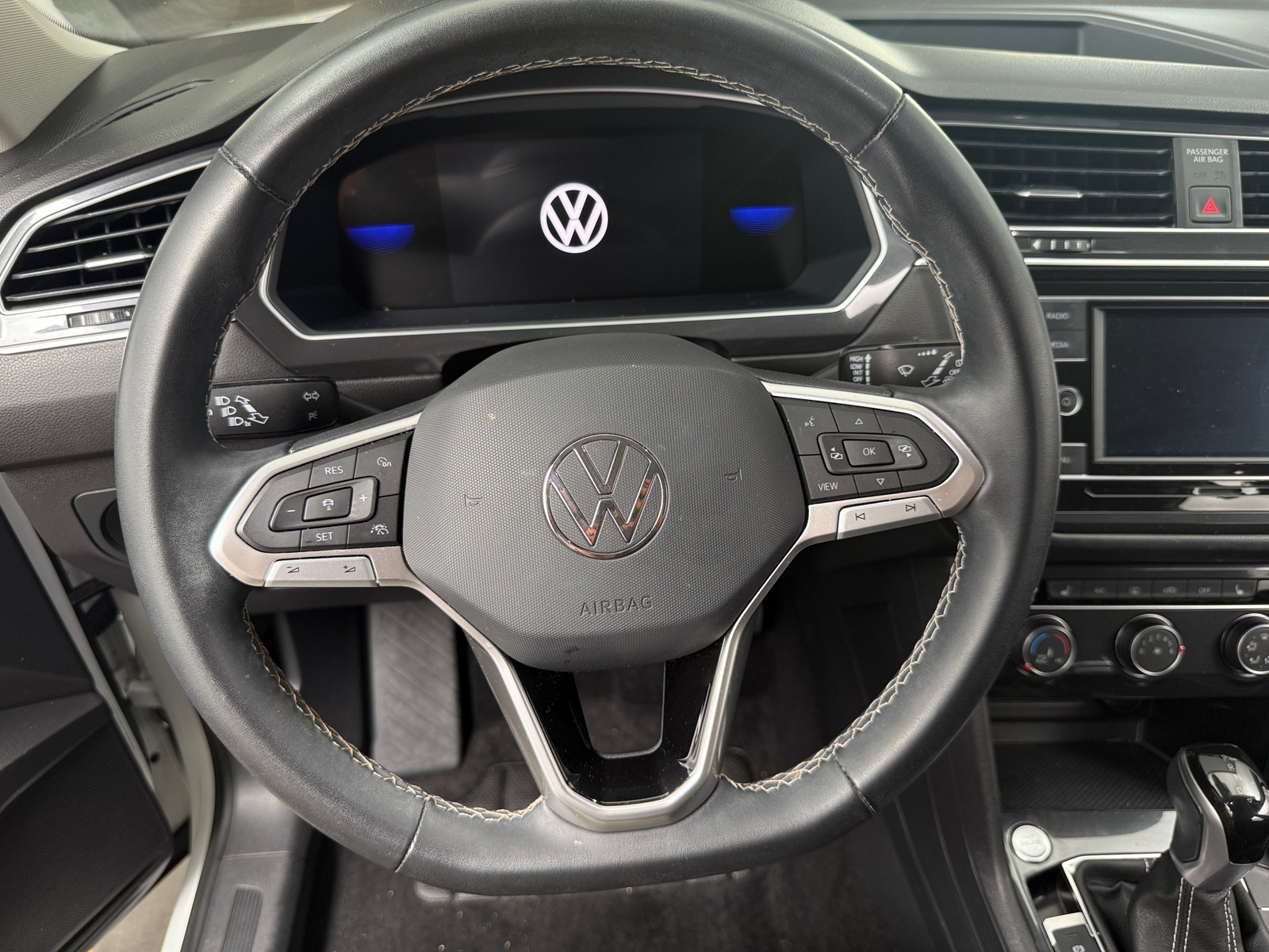 Thumbnail: 2023 Volkswagen Tiguan - 5