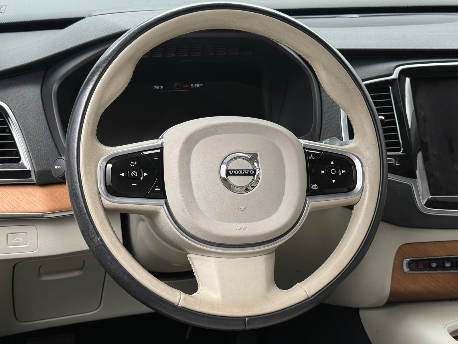 Thumbnail: 2022 Volvo XC90 - 4