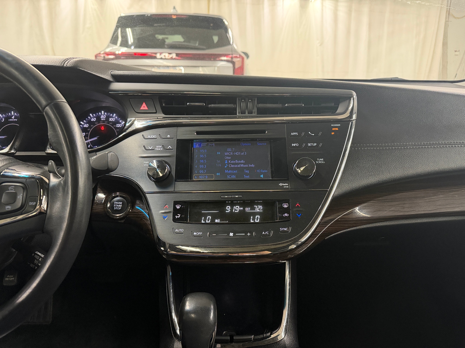 Thumbnail: 2013 Toyota Avalon - 4