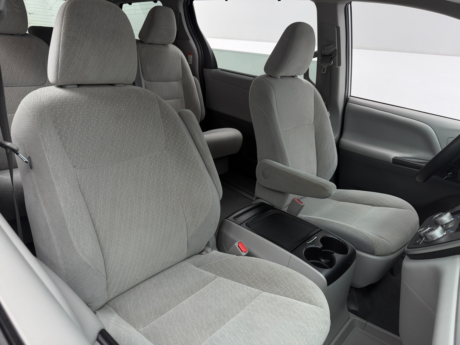 Thumbnail: 2020 Toyota Sienna - 2