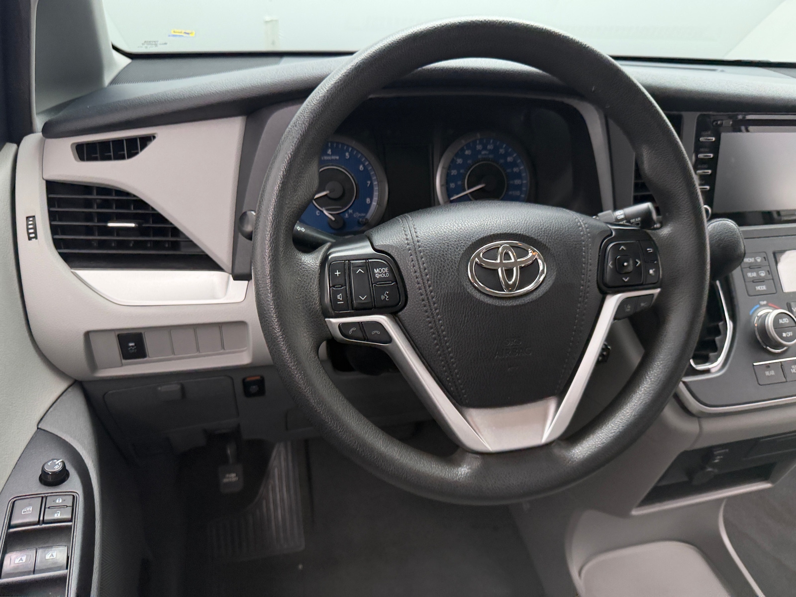 Thumbnail: 2020 Toyota Sienna - 5