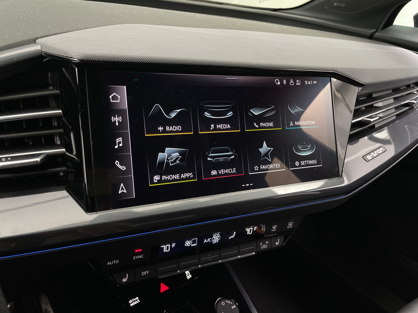 Thumbnail: 2025 Audi Q4 e-tron - 3