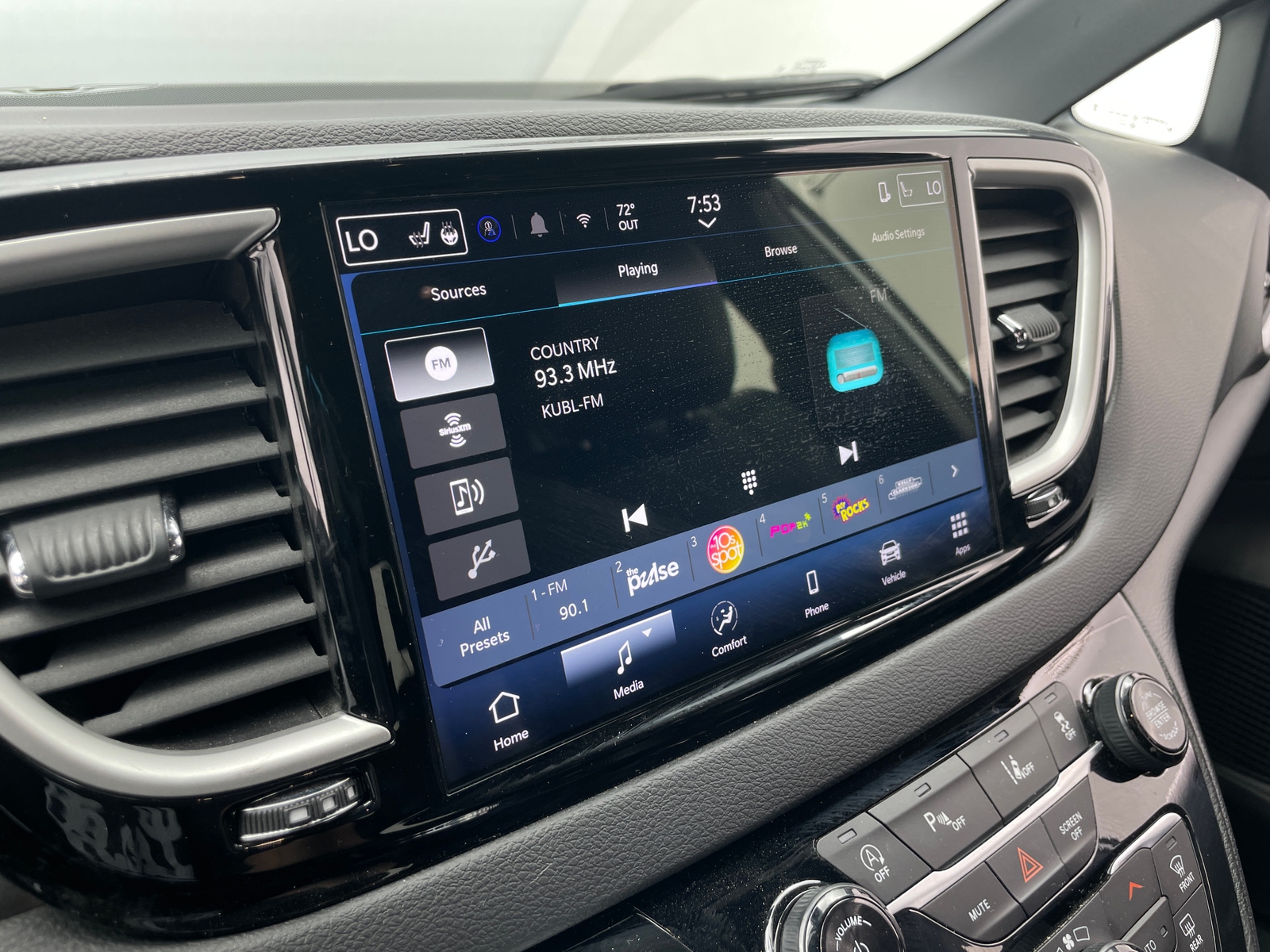 Thumbnail: 2025 Chrysler Pacifica - 3
