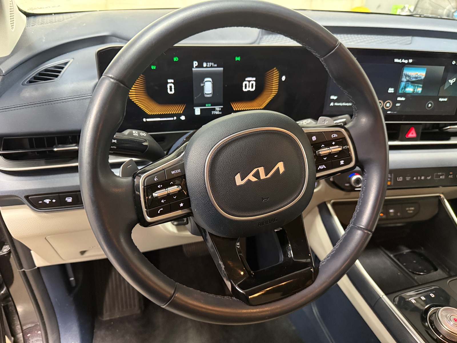 Thumbnail: 2025 Kia Carnival - 4