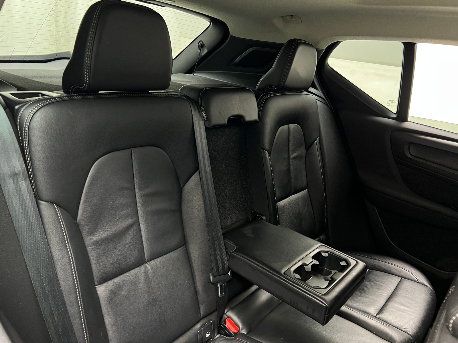 Thumbnail: 2023 Volvo XC40 - 6