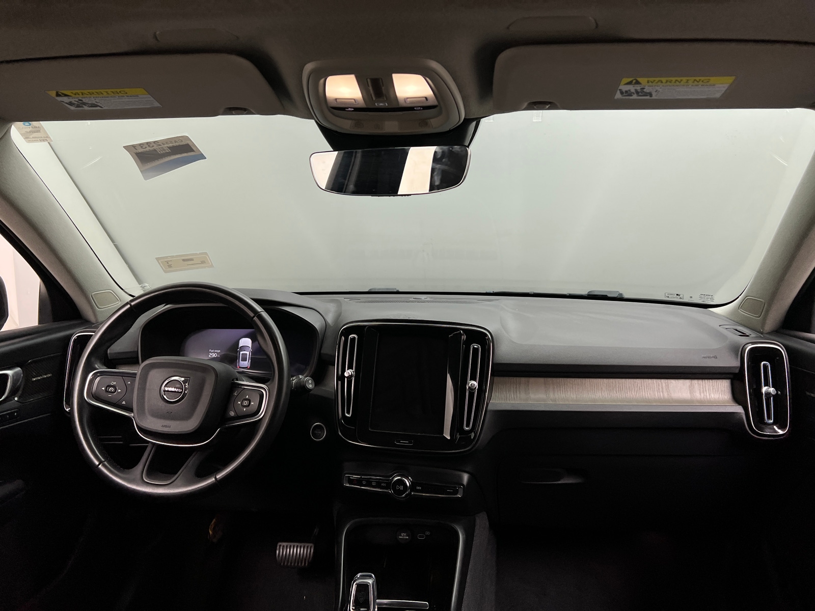 Thumbnail: 2023 Volvo XC40 - 3