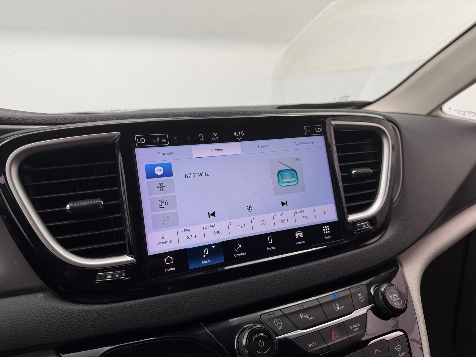 Thumbnail: 2024 Chrysler Pacifica - 3