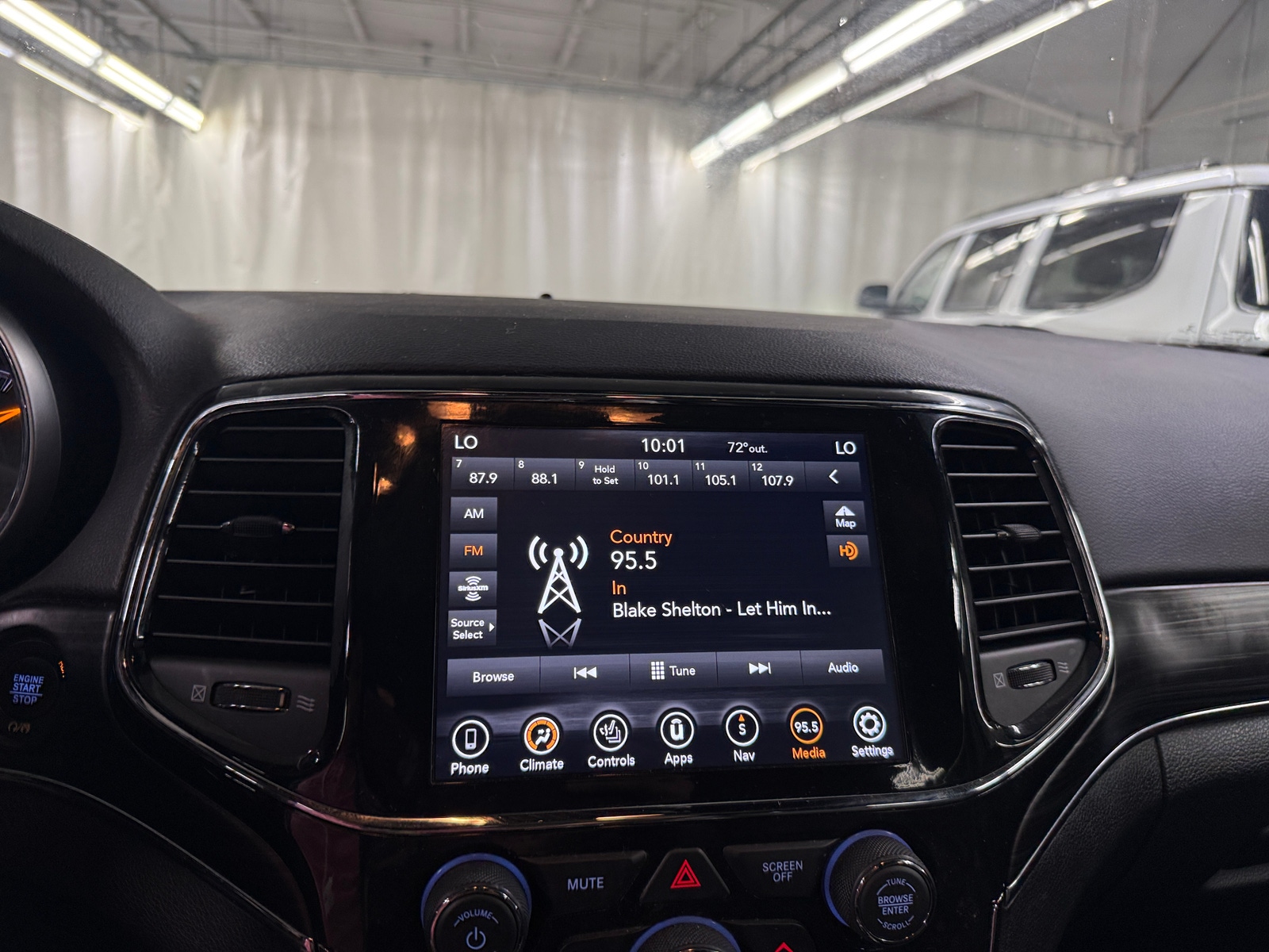Thumbnail: 2021 Jeep Grand Cherokee - 3