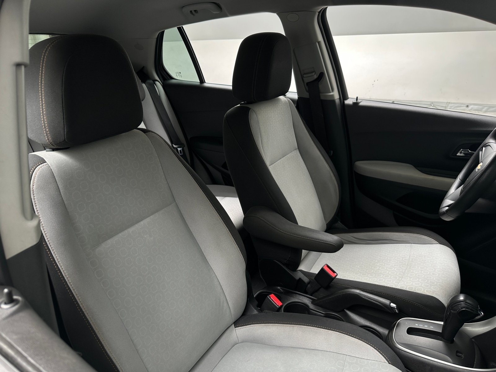 Thumbnail: 2017 Chevrolet Trax - 2