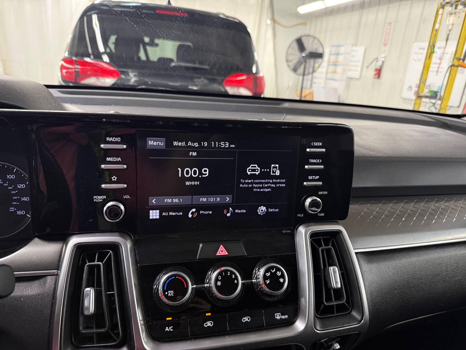 Thumbnail: 2022 Kia Sorento - 4