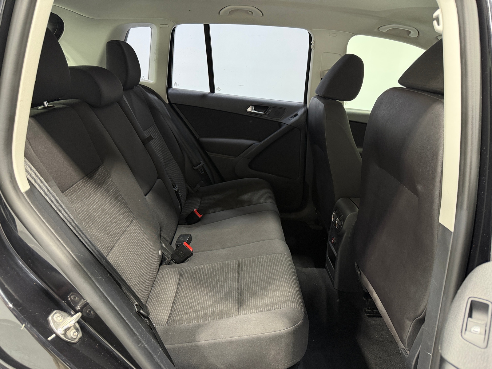 Thumbnail: 2014 Volkswagen Tiguan - 6