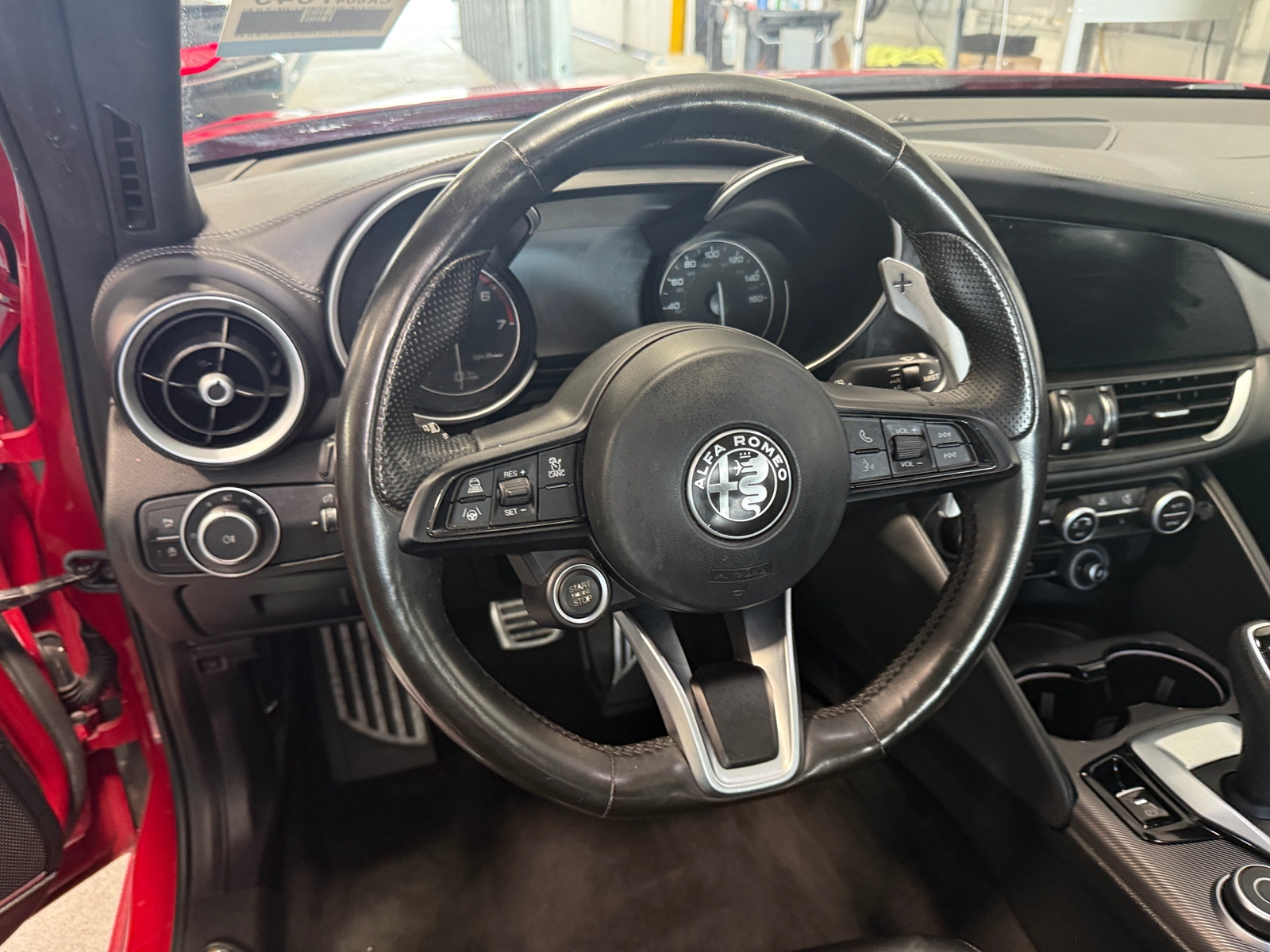 Thumbnail: 2022 Alfa Romeo Giulia - 4
