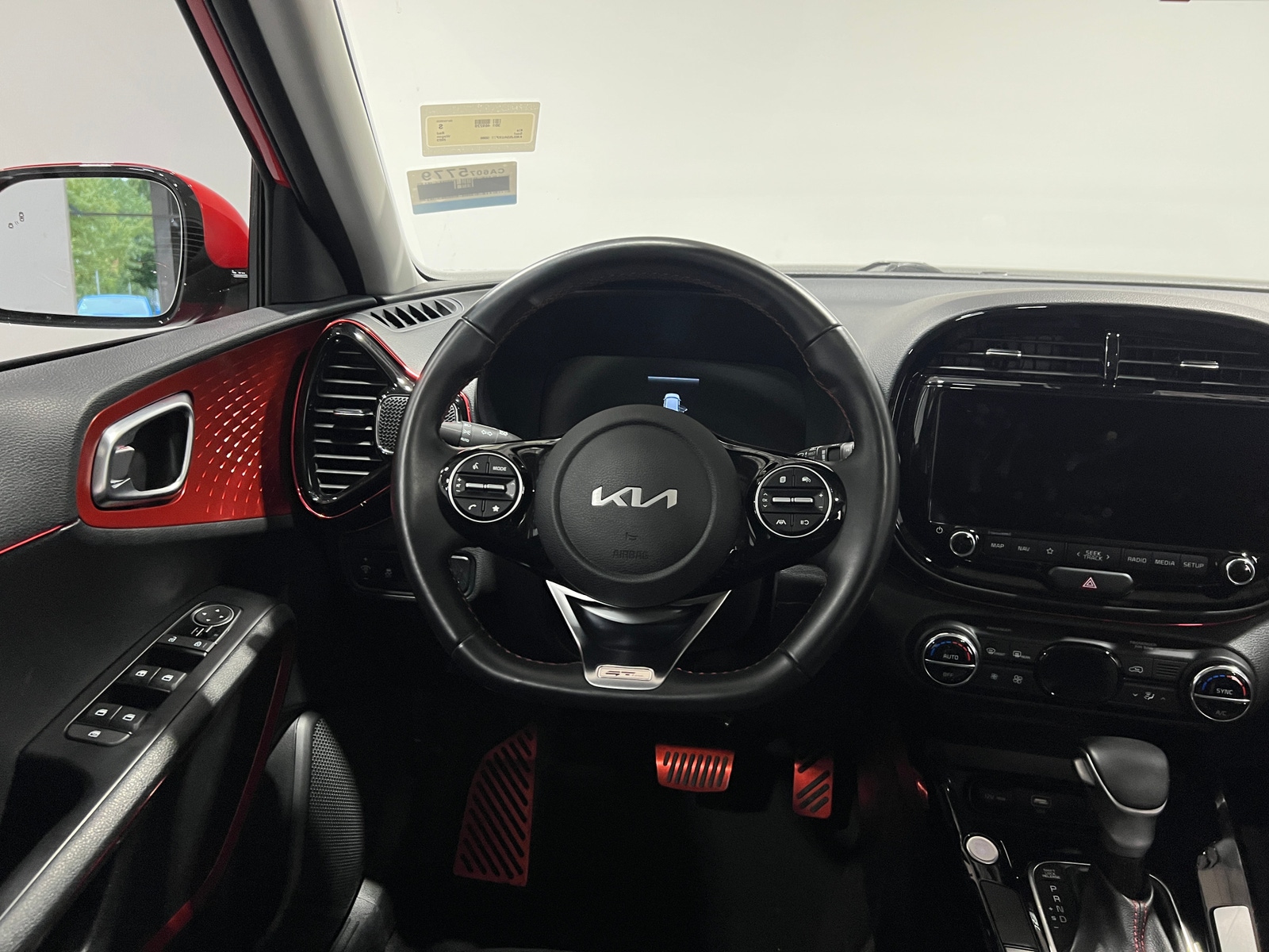 Thumbnail: 2023 Kia Soul - 4