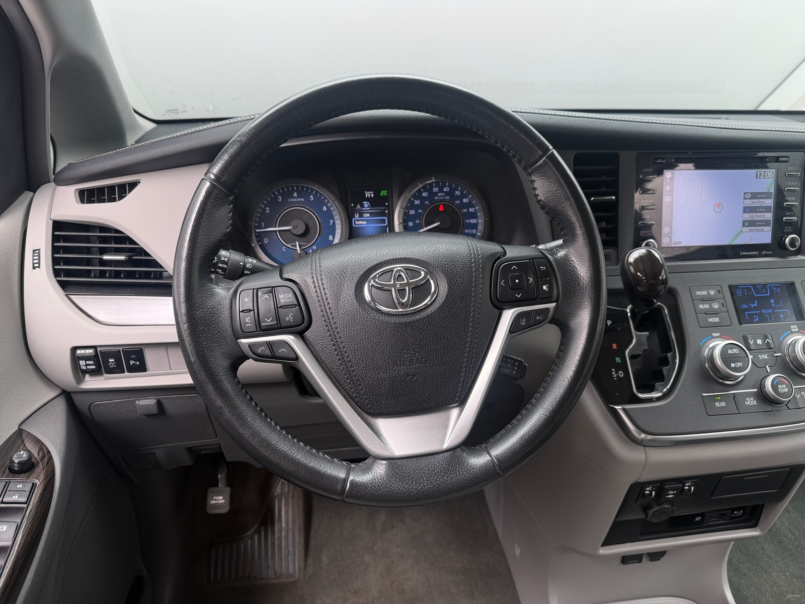 Thumbnail: 2018 Toyota Sienna - 4