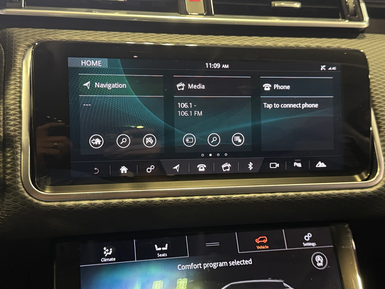 Thumbnail: 2020 Land Rover Range Rover Velar - 3