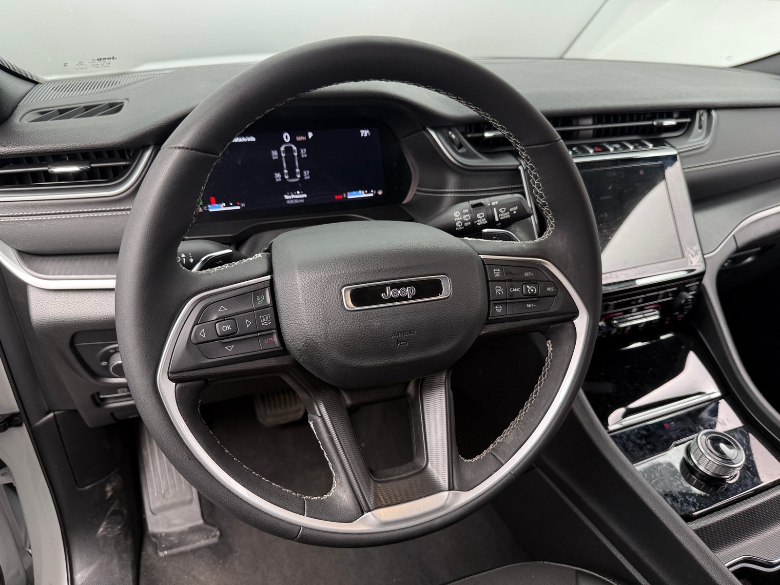 Thumbnail: 2023 Jeep Grand Cherokee L - 4