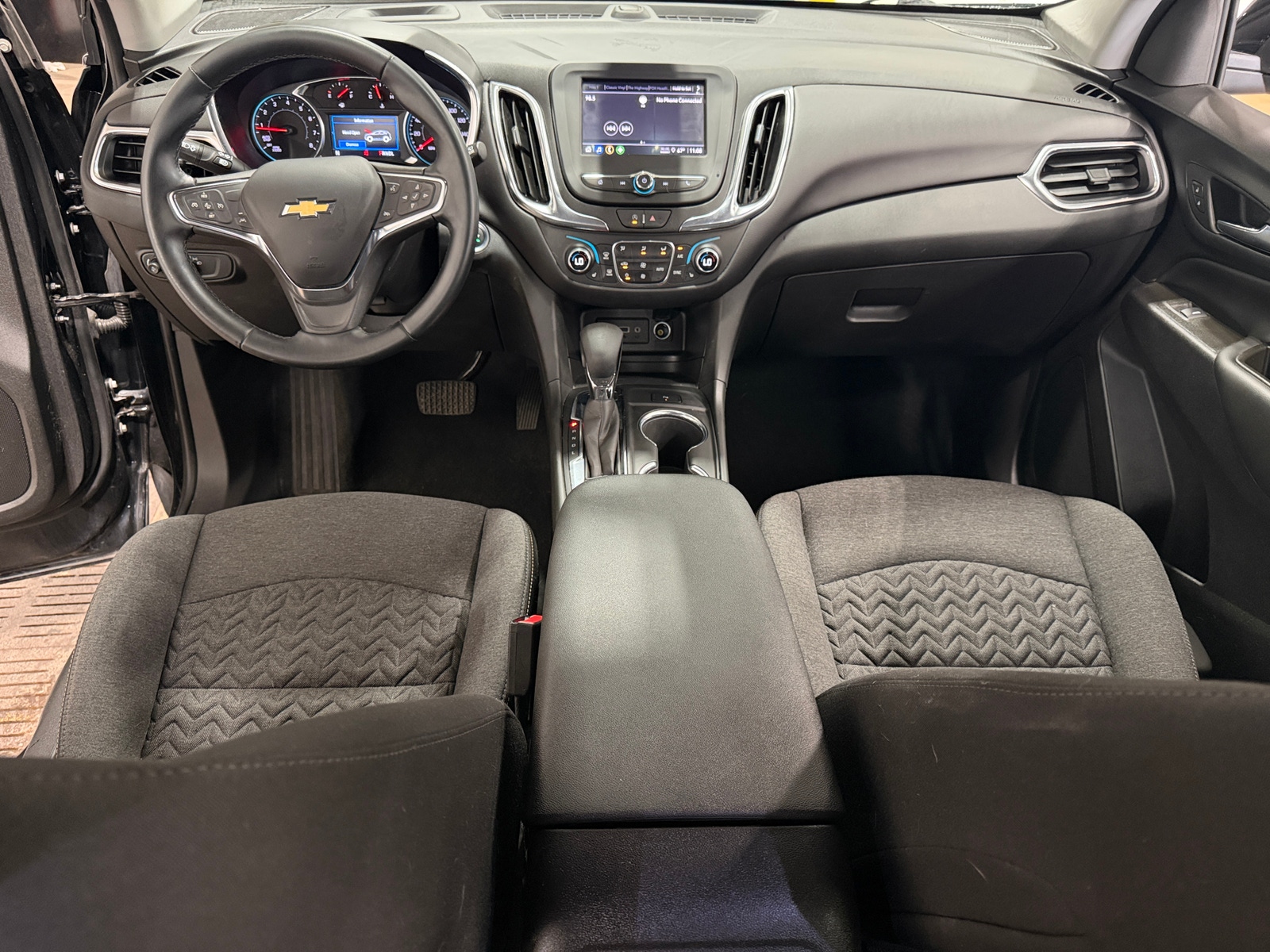 Thumbnail: 2023 Chevrolet Equinox - 3