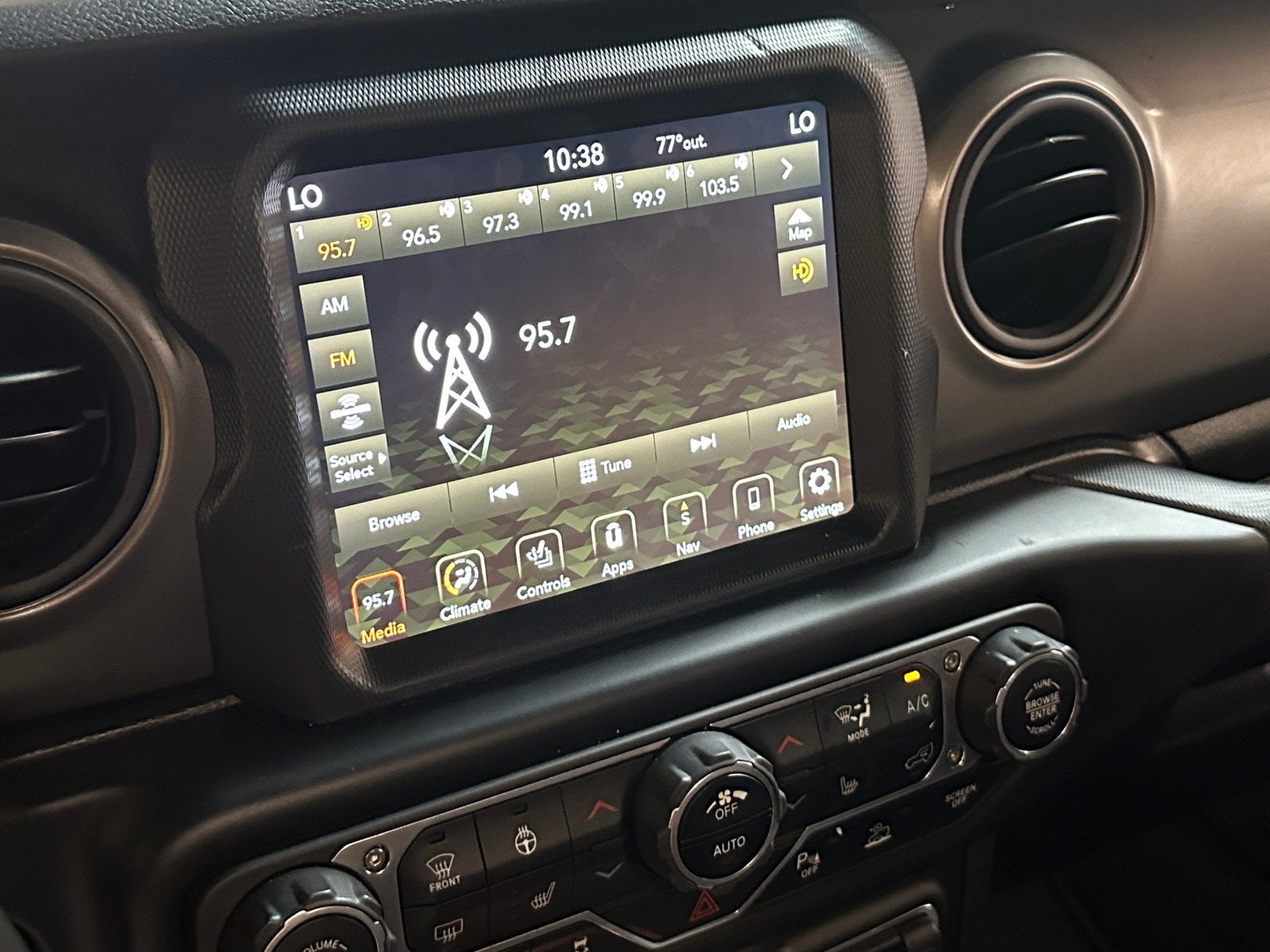 Thumbnail: 2021 Jeep Gladiator - 4