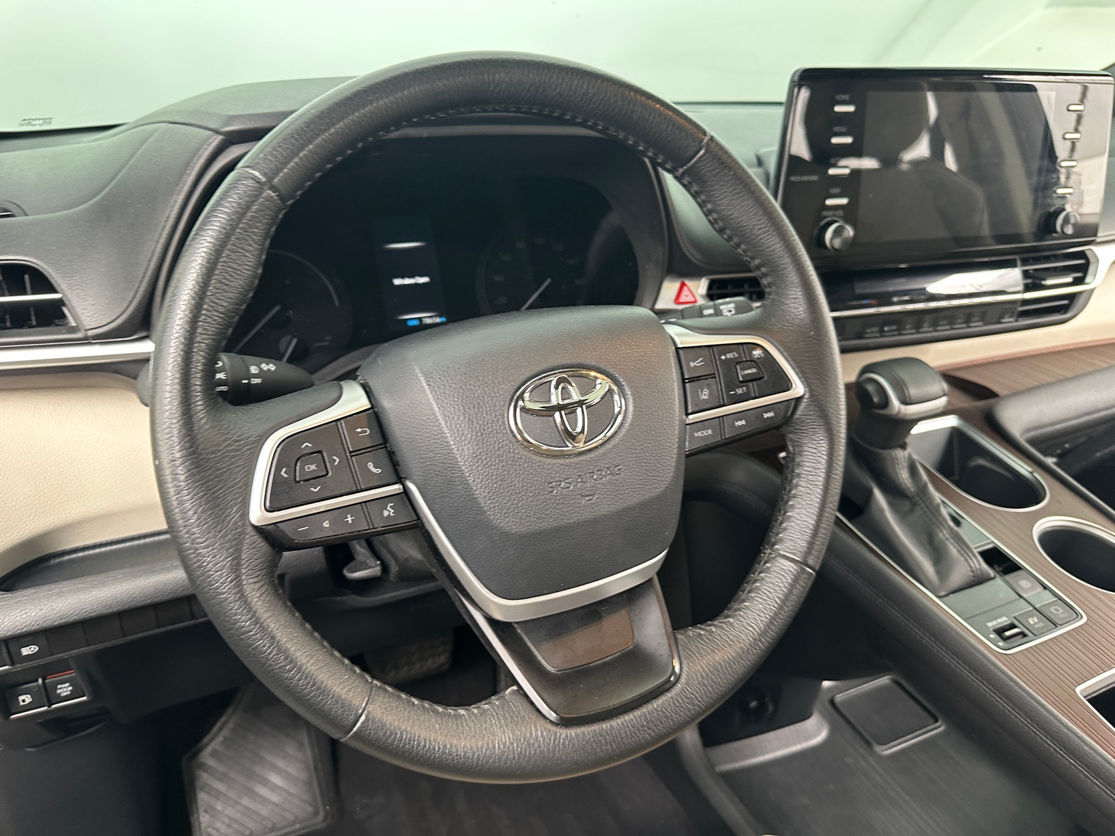 Thumbnail: 2022 Toyota Sienna - 4
