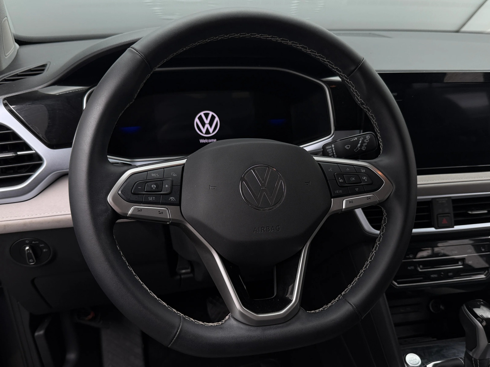 Thumbnail: 2025 Volkswagen Taos - 4