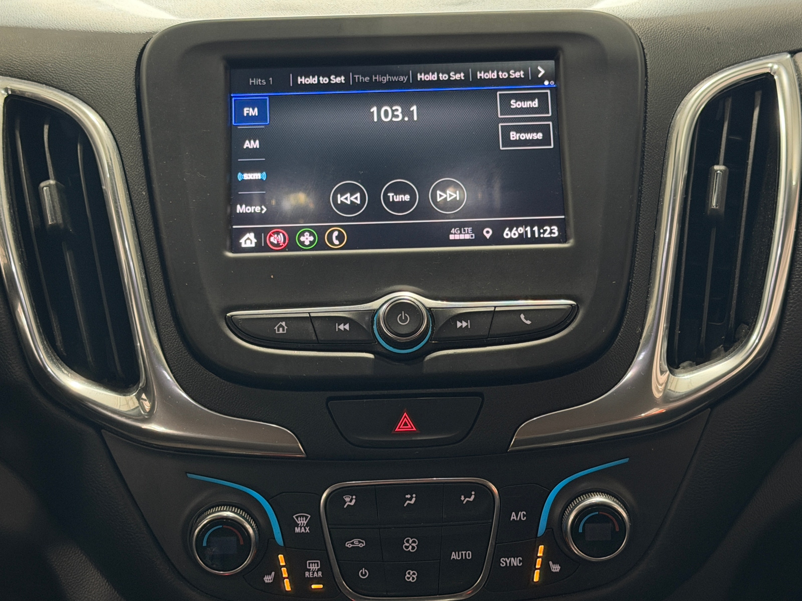 Thumbnail: 2021 Chevrolet Equinox - 4