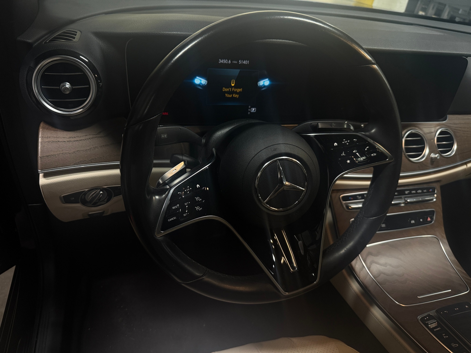 Thumbnail: 2022 Mercedes-Benz E-Class - 4