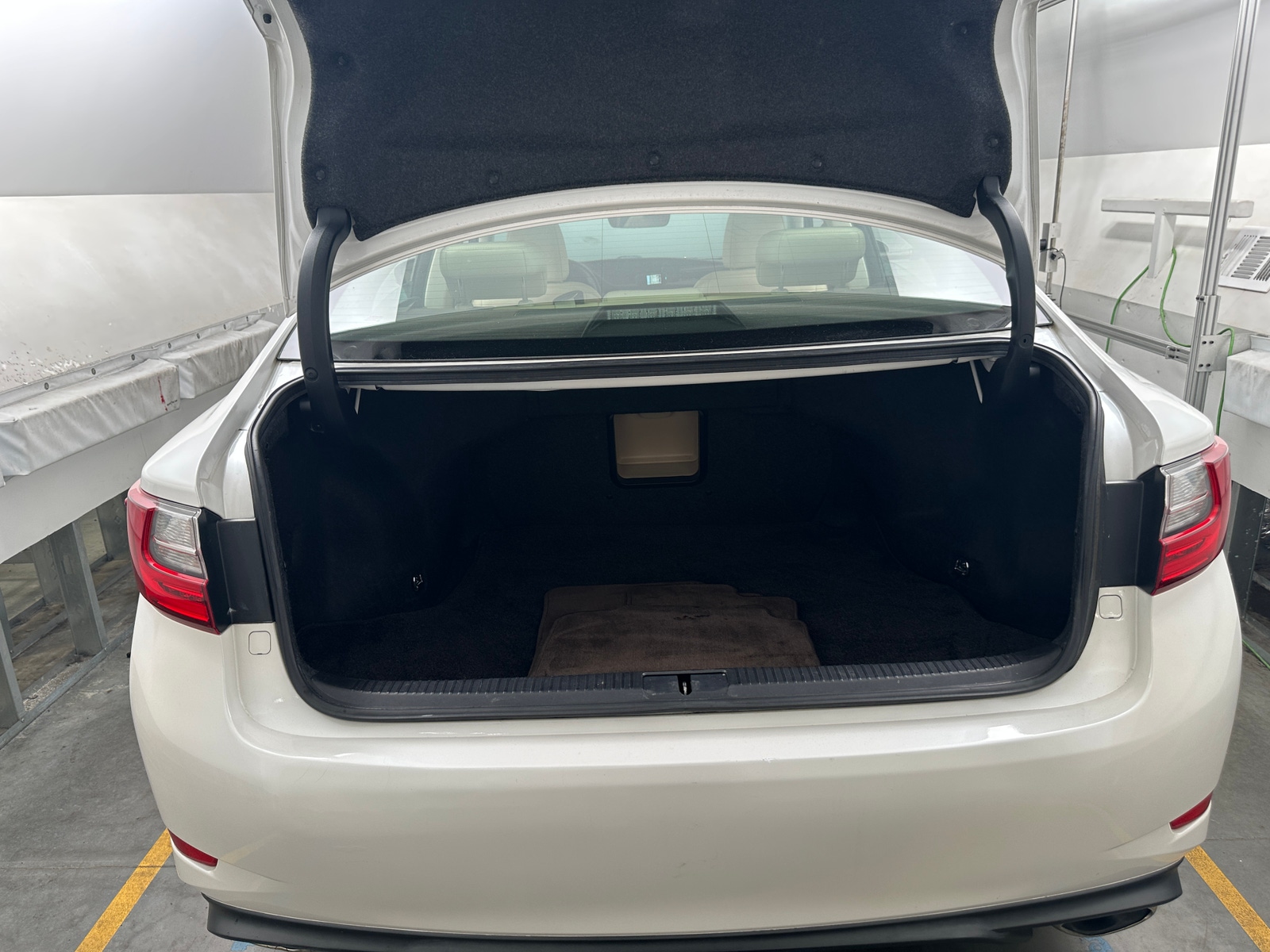 Thumbnail: 2016 Lexus ES - 6