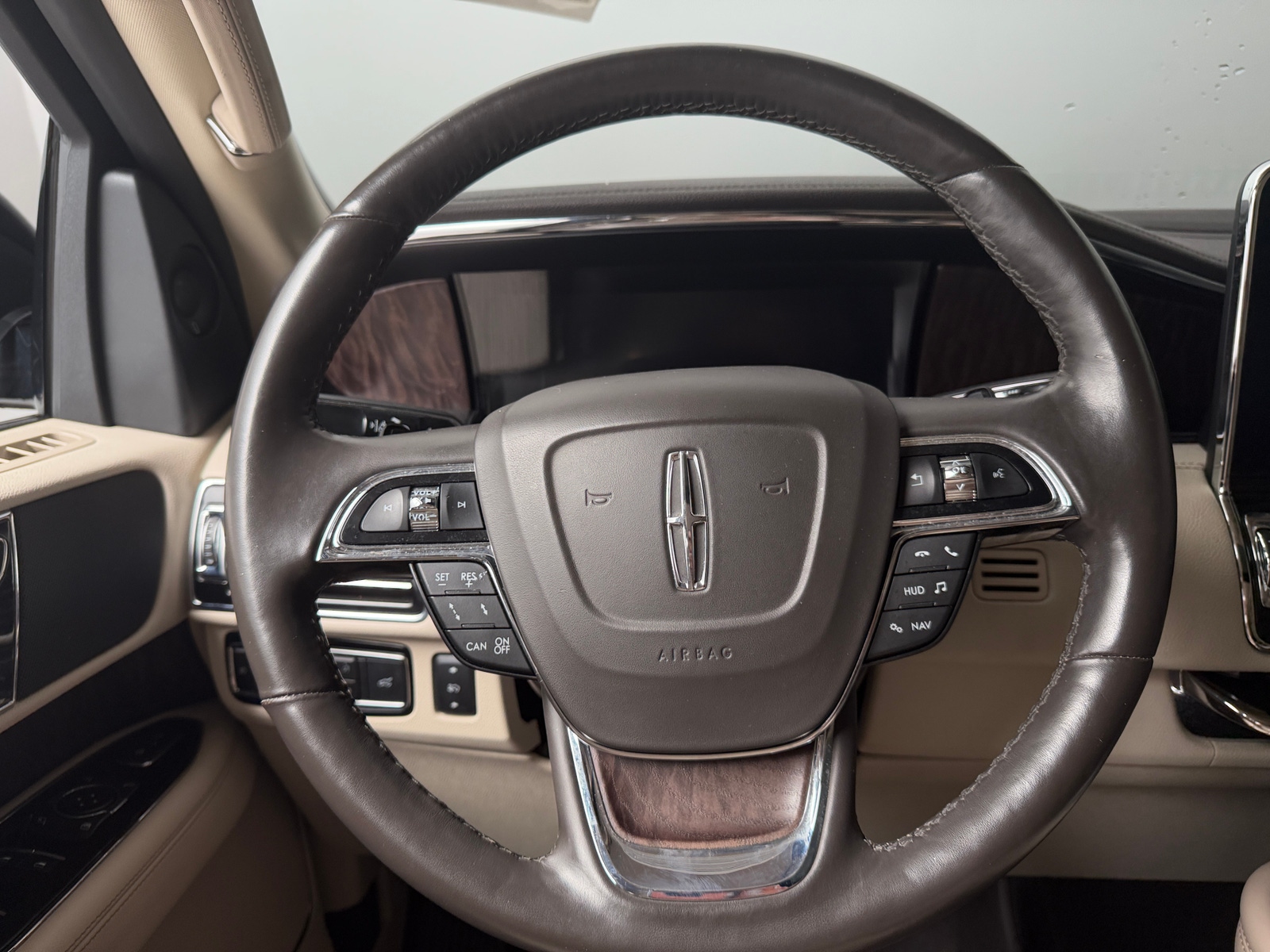Thumbnail: 2019 Lincoln Navigator - 4