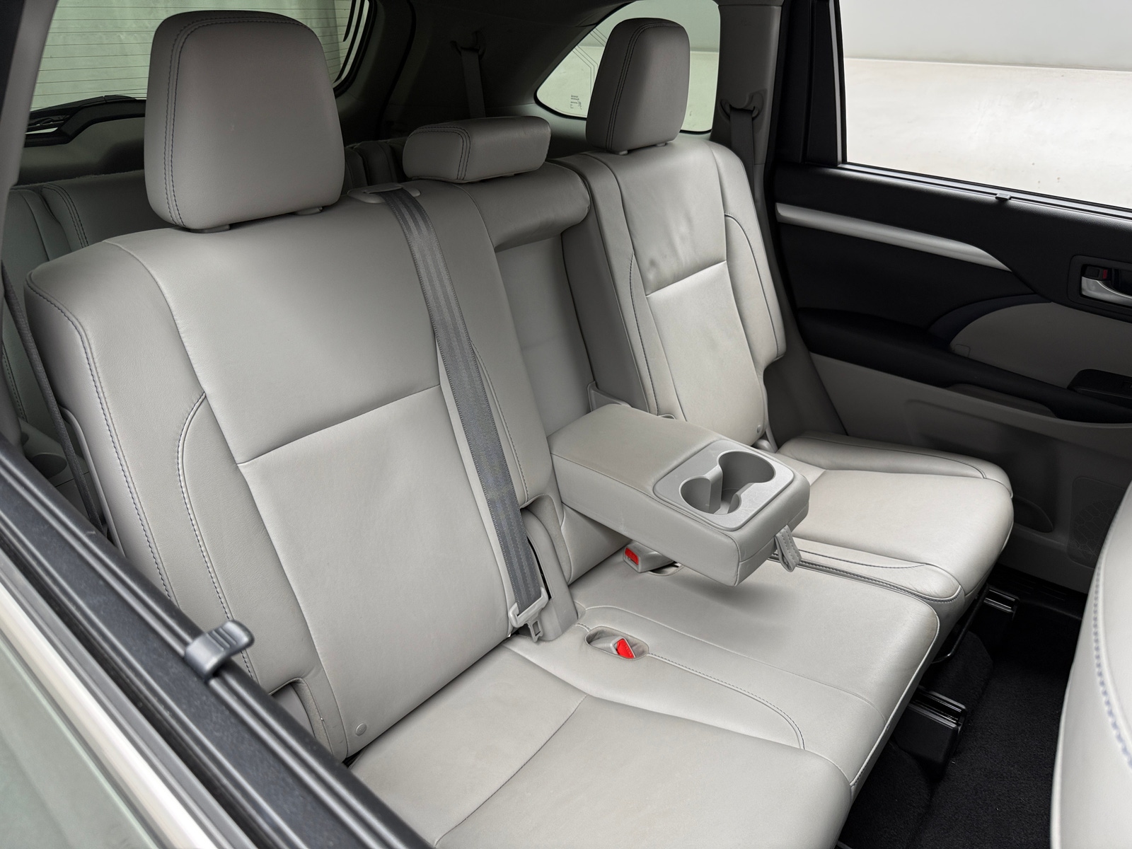 Thumbnail: 2016 Toyota Highlander - 5