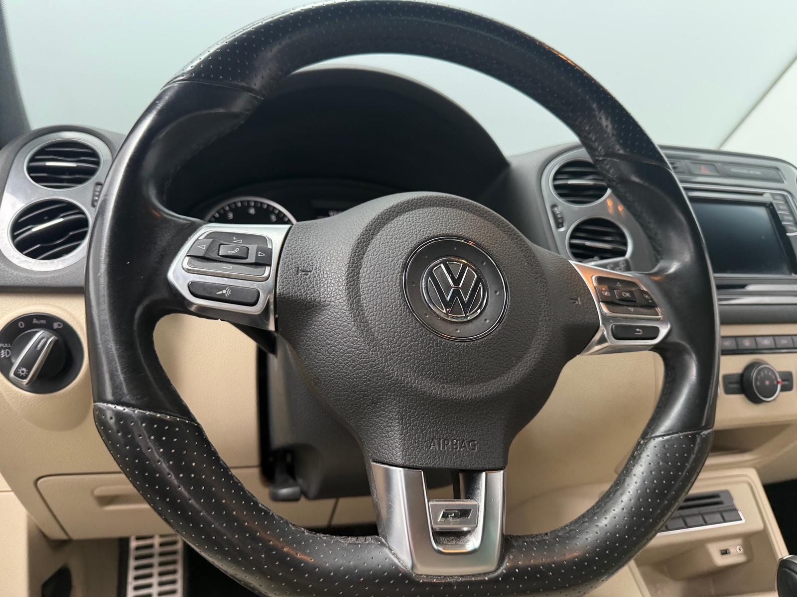 Thumbnail: 2016 Volkswagen Tiguan - 5