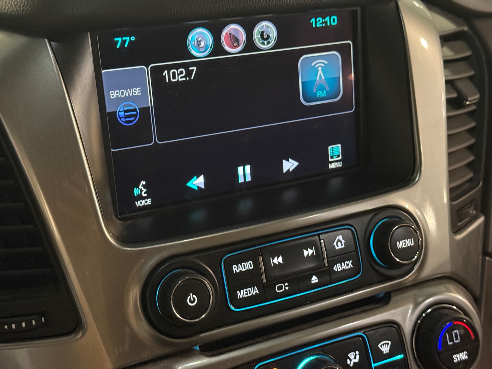 Thumbnail: 2015 Chevrolet Suburban - 3