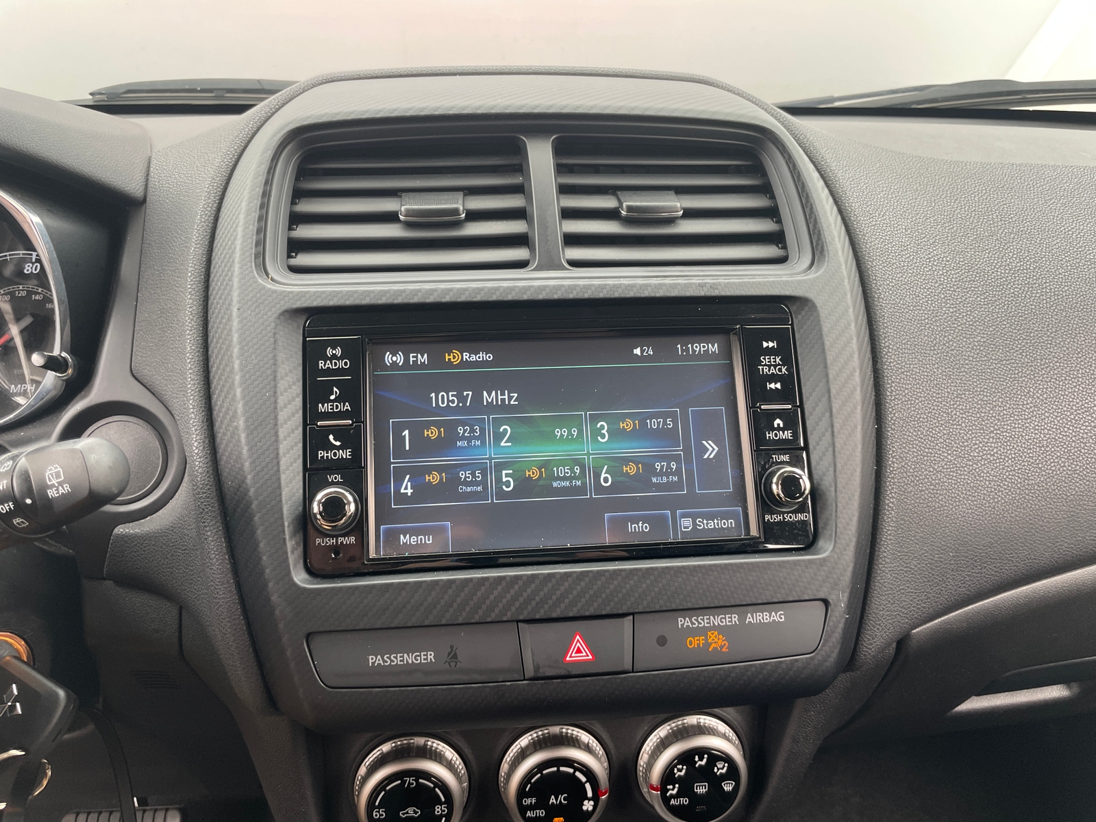 Thumbnail: 2023 Mitsubishi Outlander Sport - 4