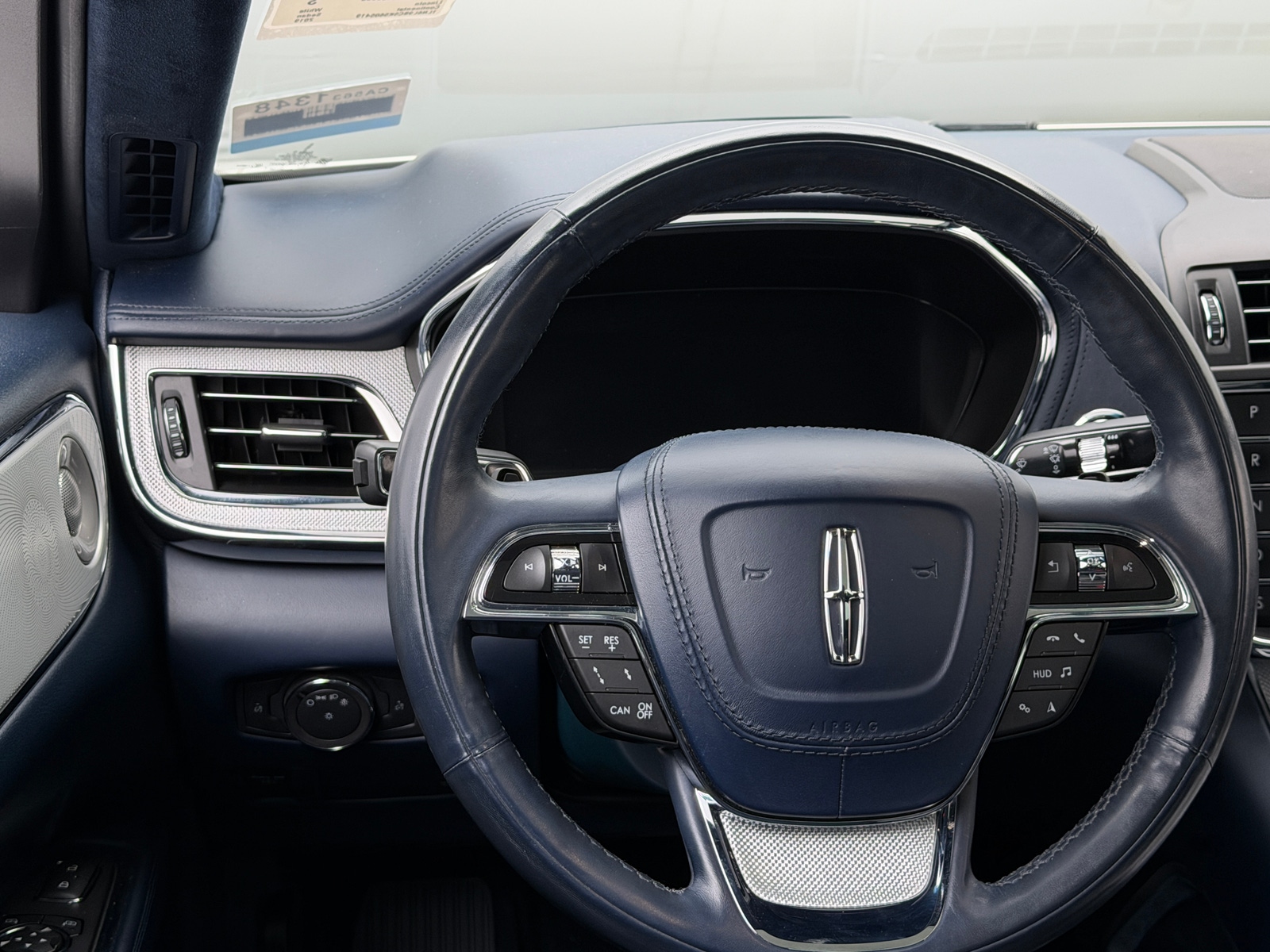 Thumbnail: 2019 Lincoln Continental - 4