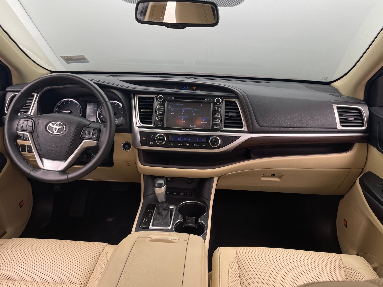 Thumbnail: 2016 Toyota Highlander - 2