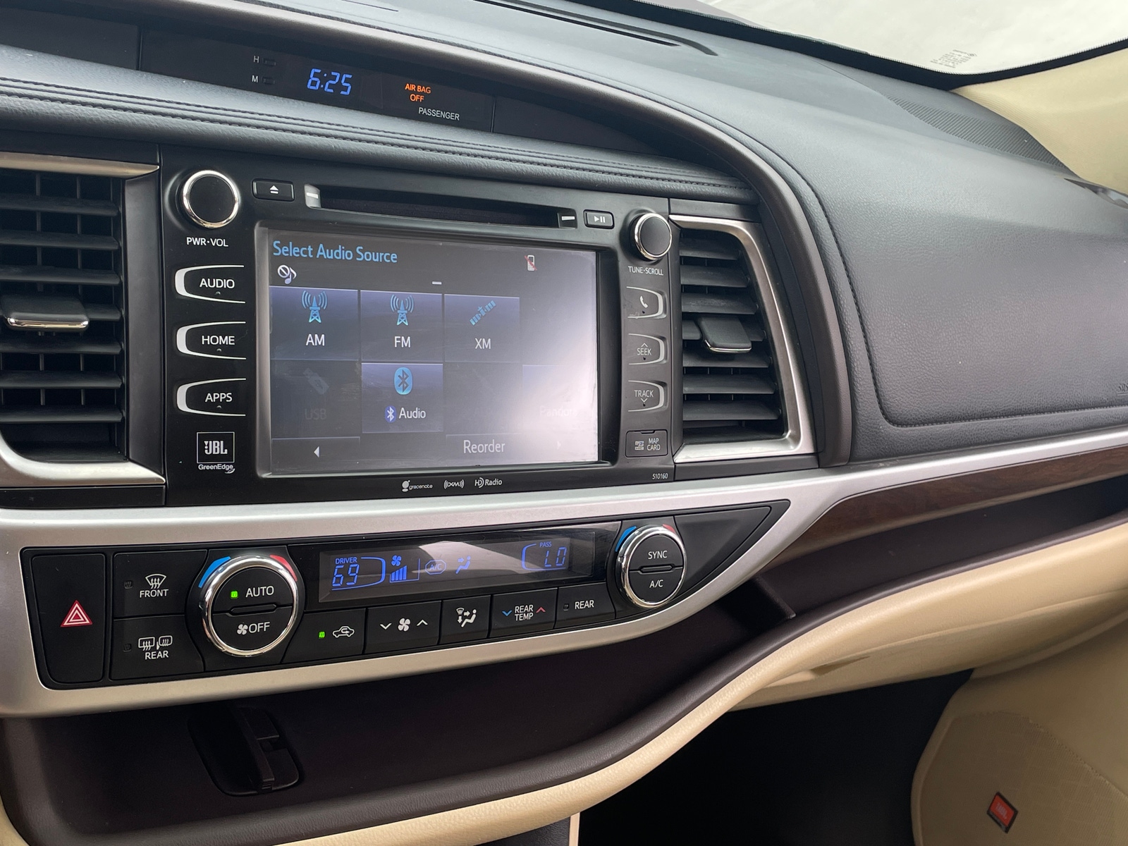 Thumbnail: 2016 Toyota Highlander - 3