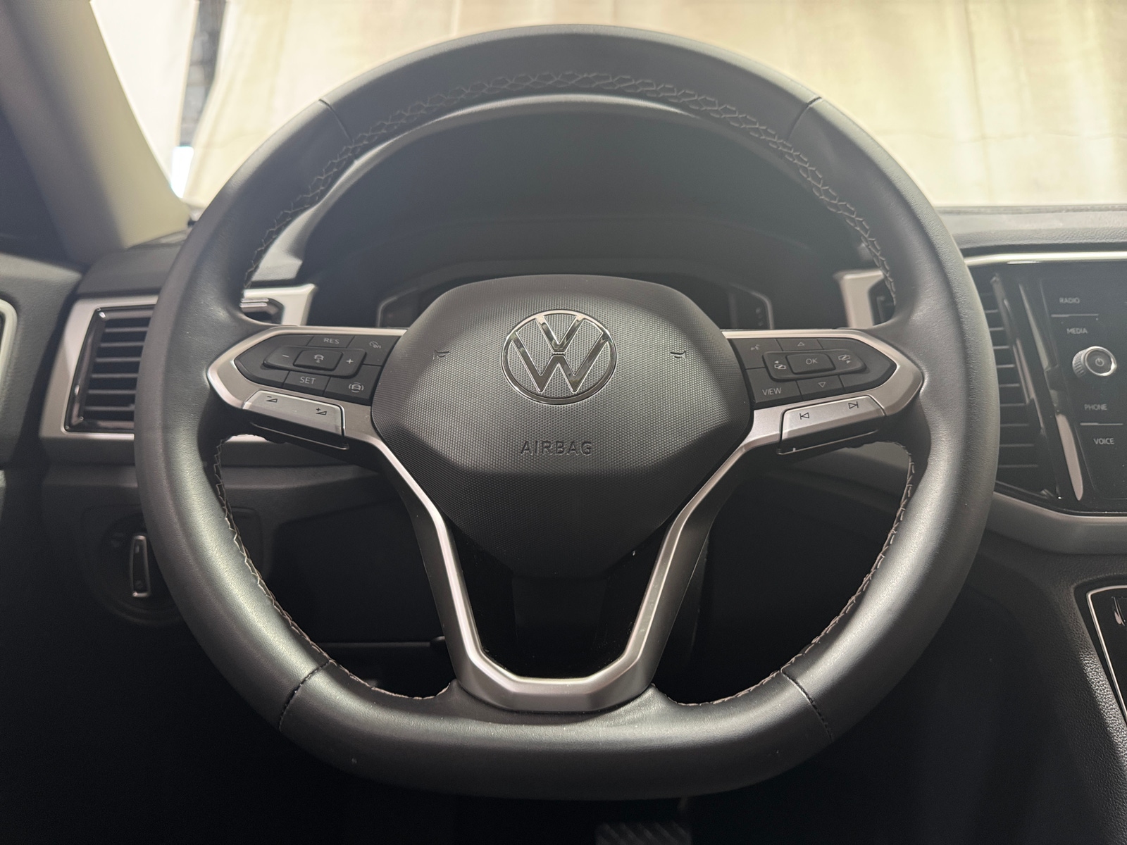 Thumbnail: 2022 Volkswagen Atlas - 4