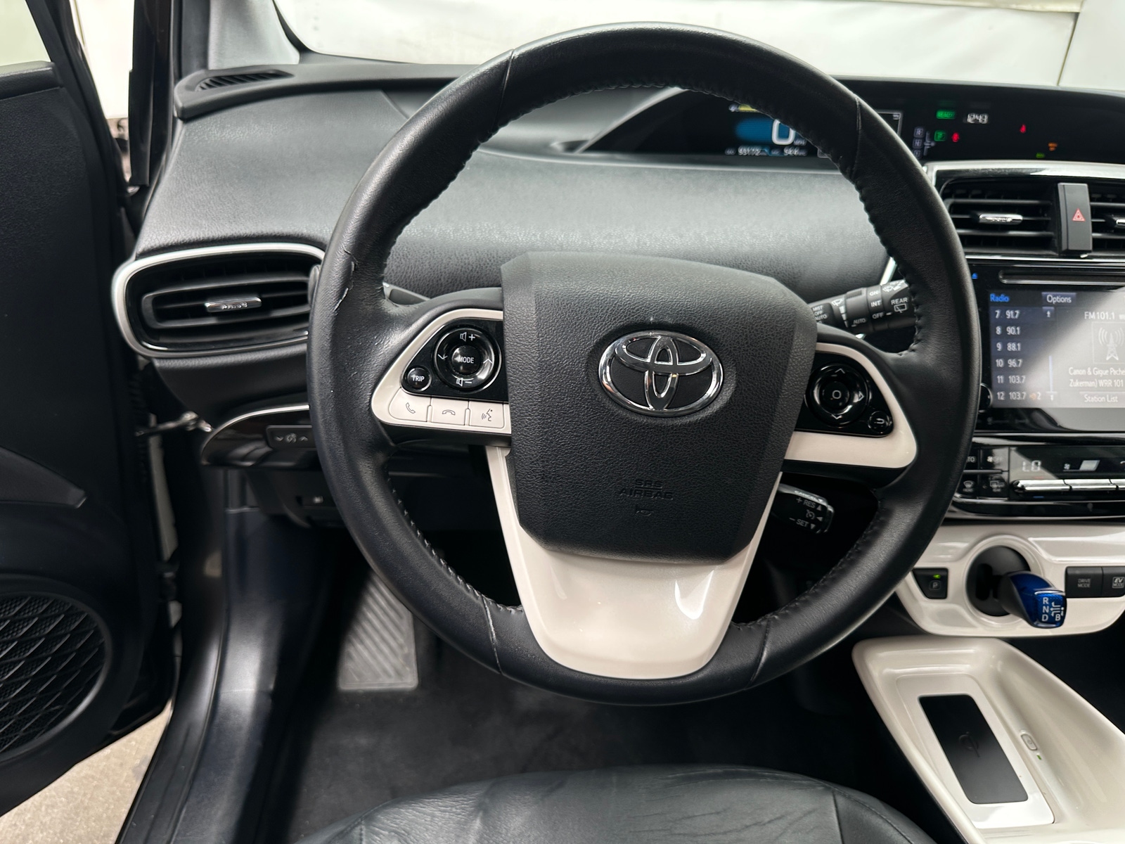 Thumbnail: 2016 Toyota Prius - 4