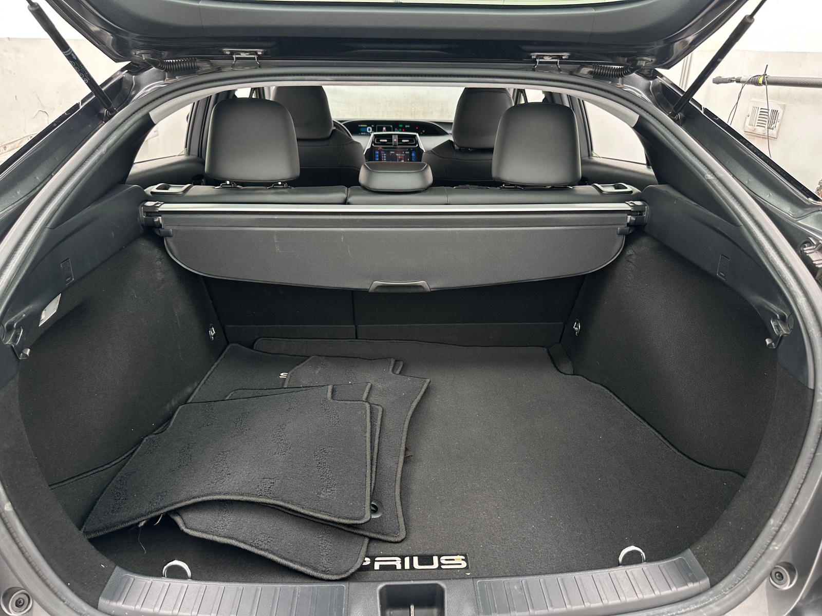 Thumbnail: 2016 Toyota Prius - 6