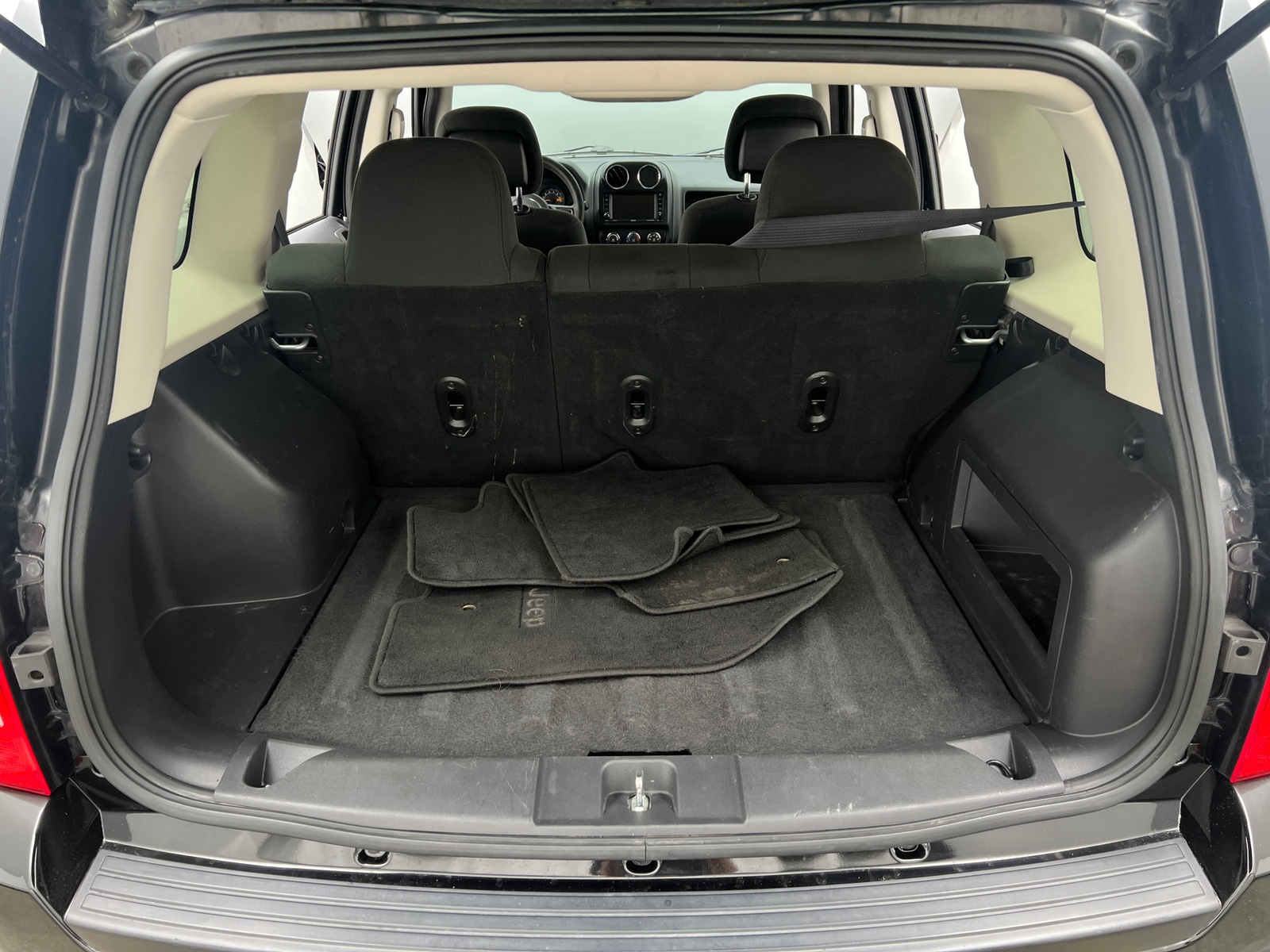 Thumbnail: 2017 Jeep Patriot - 7