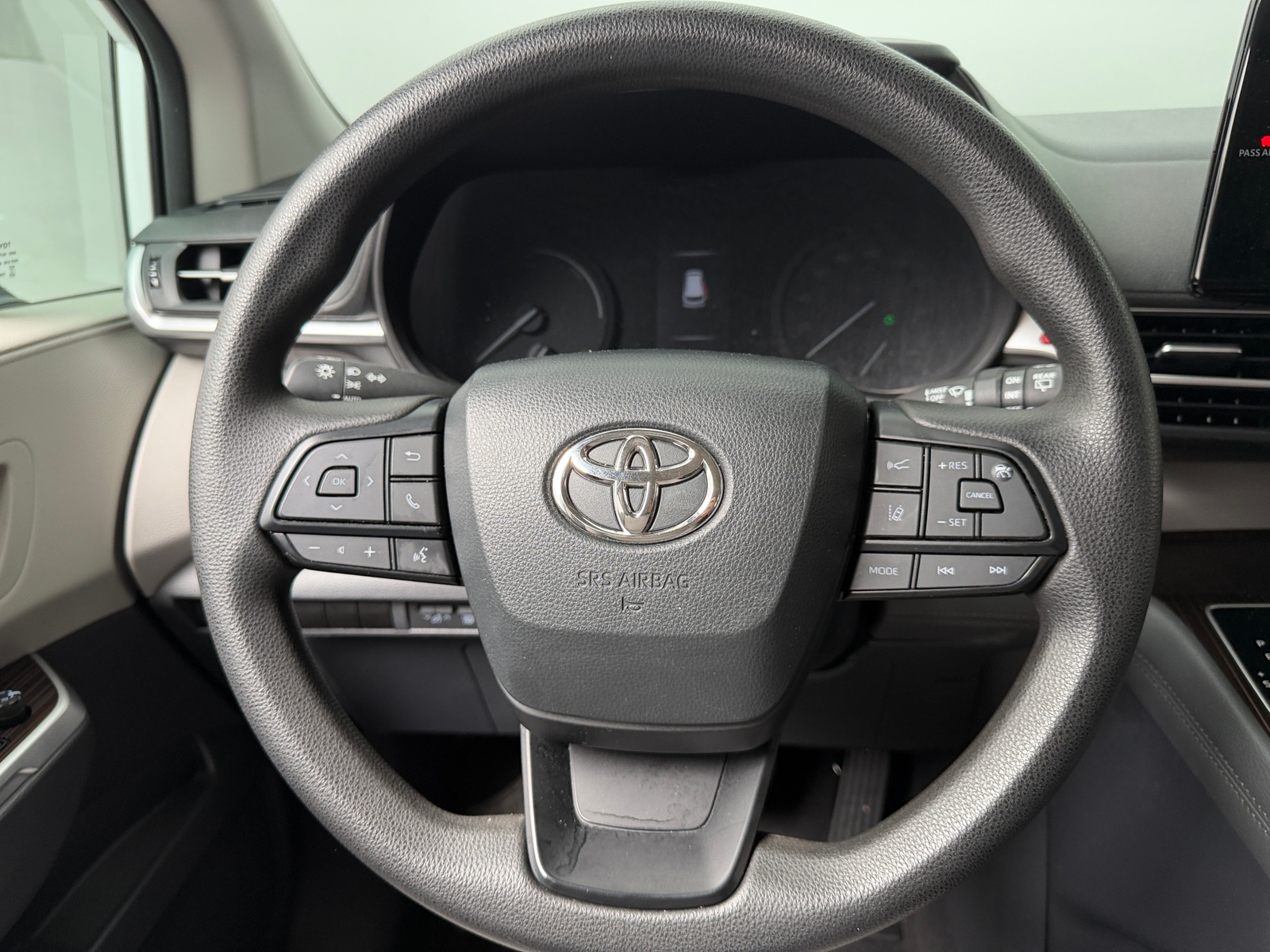 Thumbnail: 2023 Toyota Sienna - 5