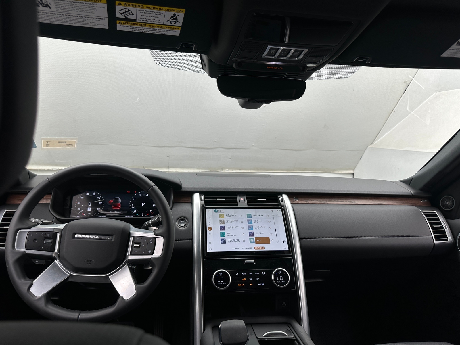 Thumbnail: 2025 Land Rover Discovery - 2