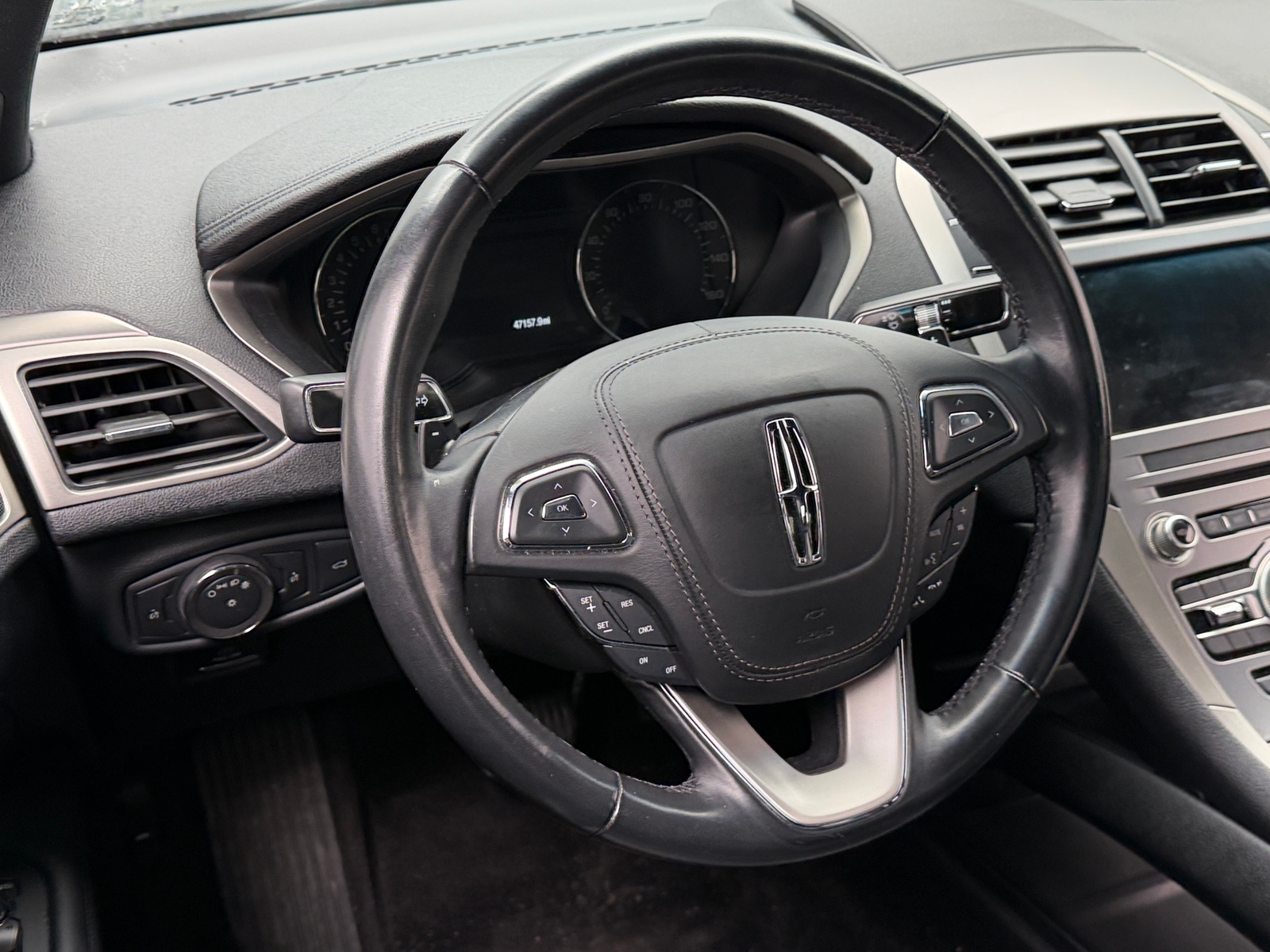 Thumbnail: 2017 Lincoln MKZ - 4