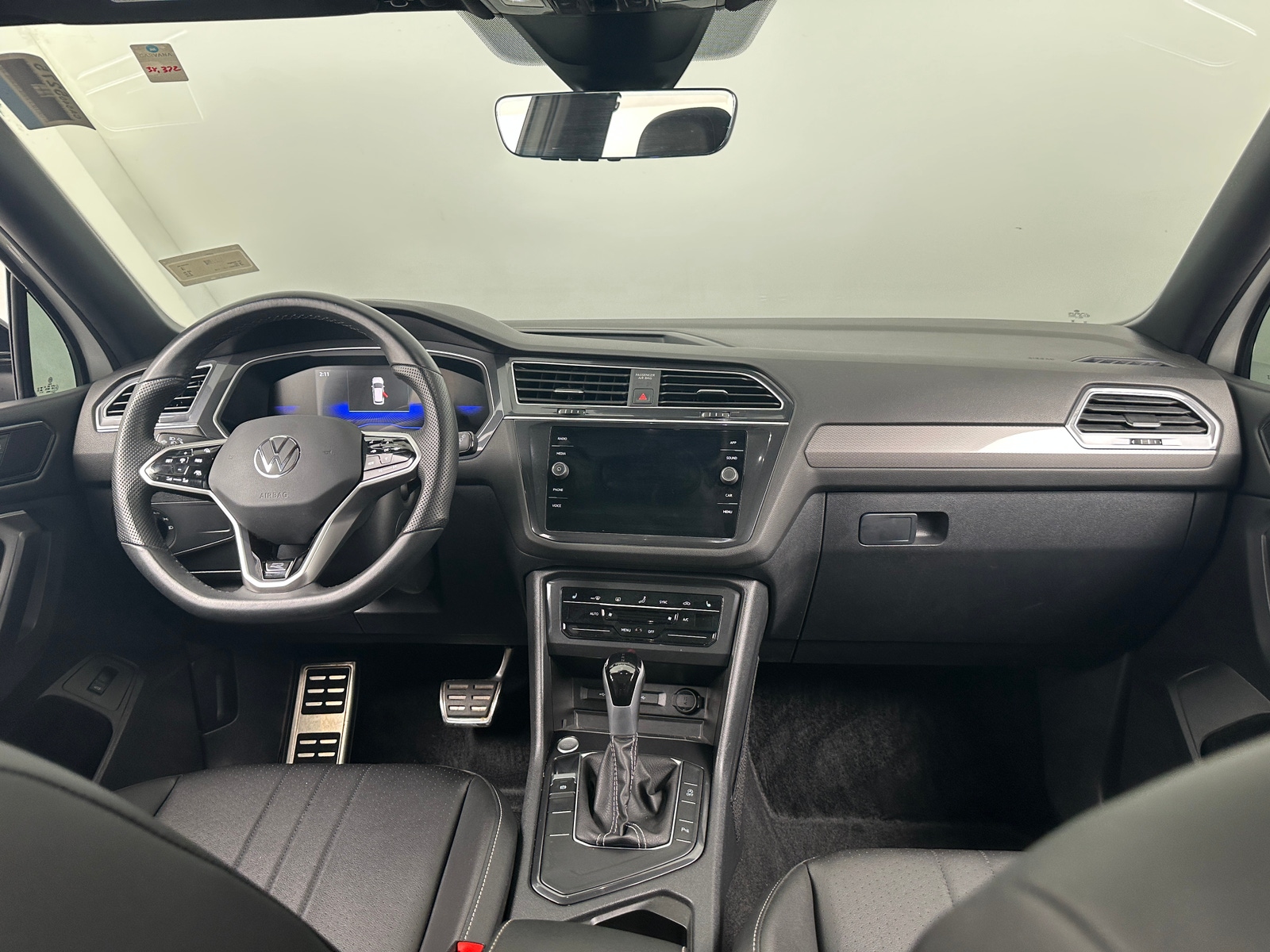 Thumbnail: 2024 Volkswagen Tiguan - 2