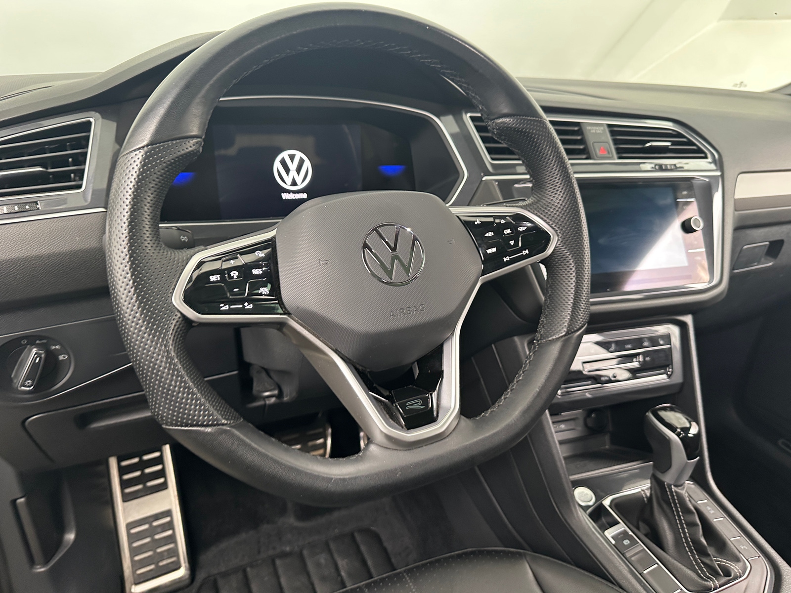 Thumbnail: 2024 Volkswagen Tiguan - 4