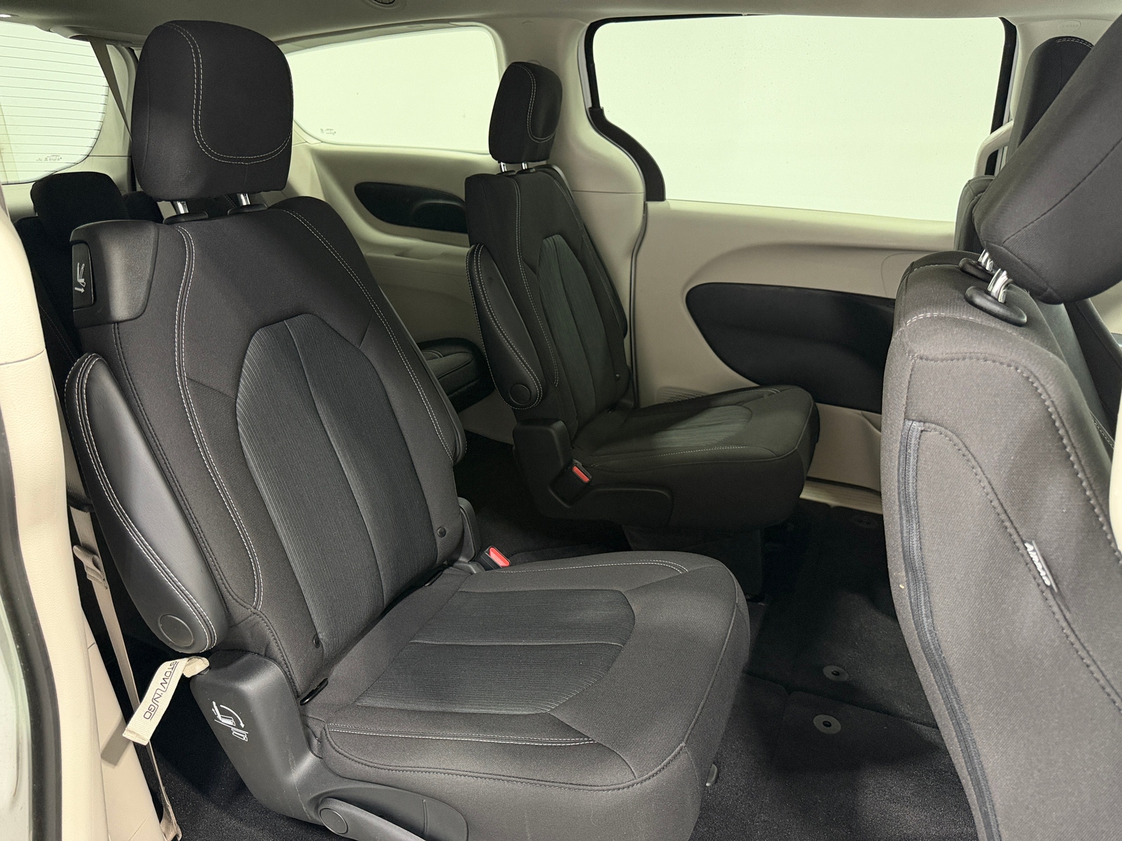 Thumbnail: 2022 Chrysler Voyager - 6