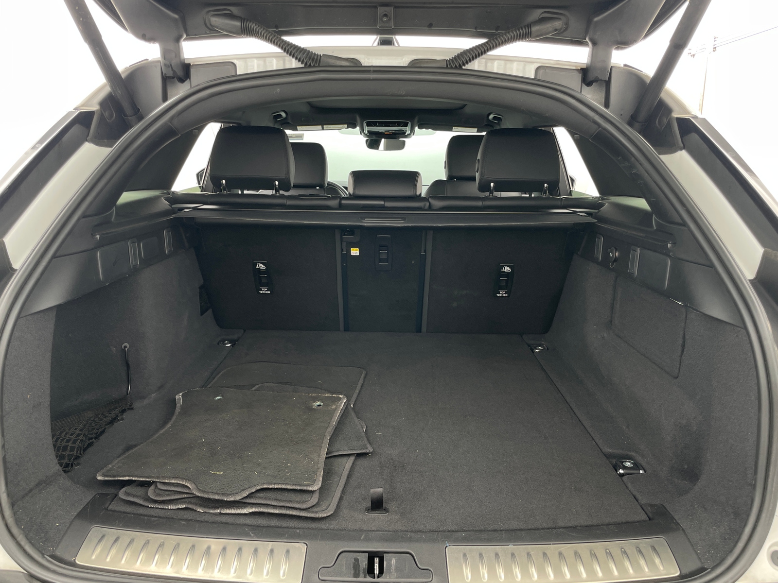 Thumbnail: 2025 Land Rover Range Rover Velar - 6