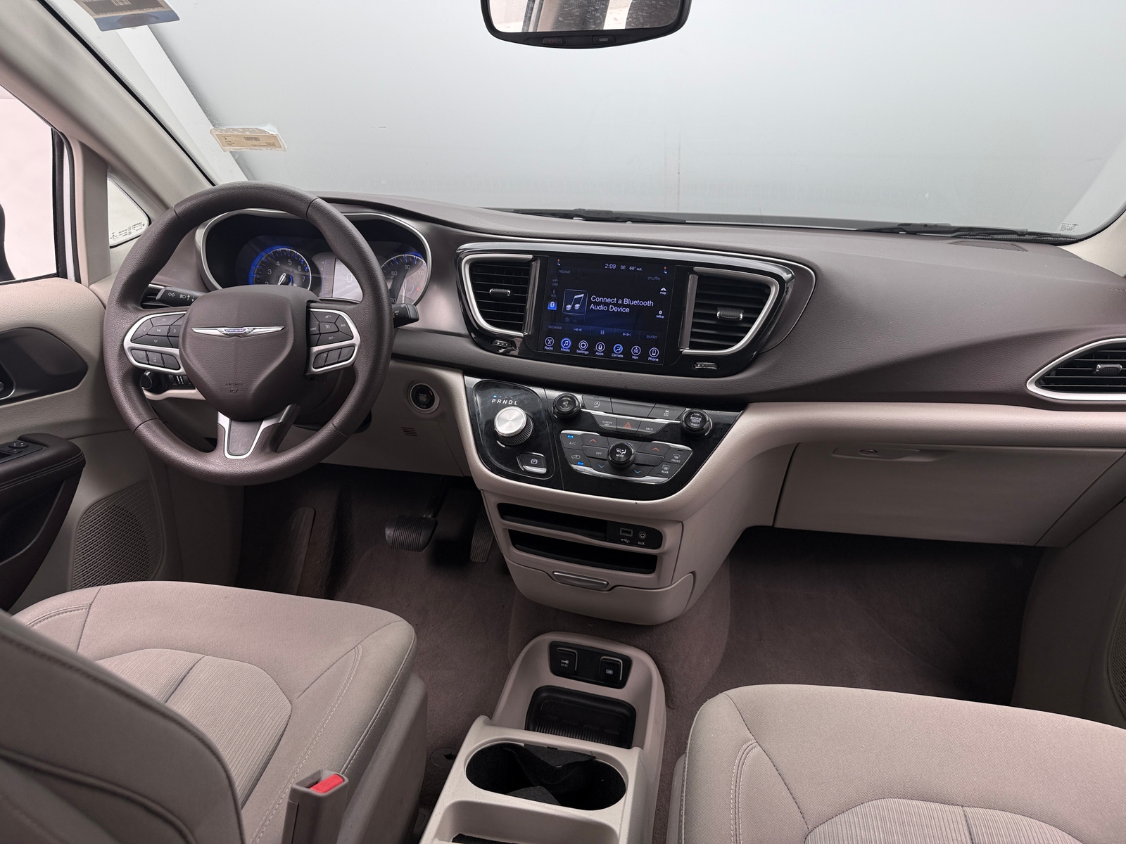 Thumbnail: 2017 Chrysler Pacifica - 3