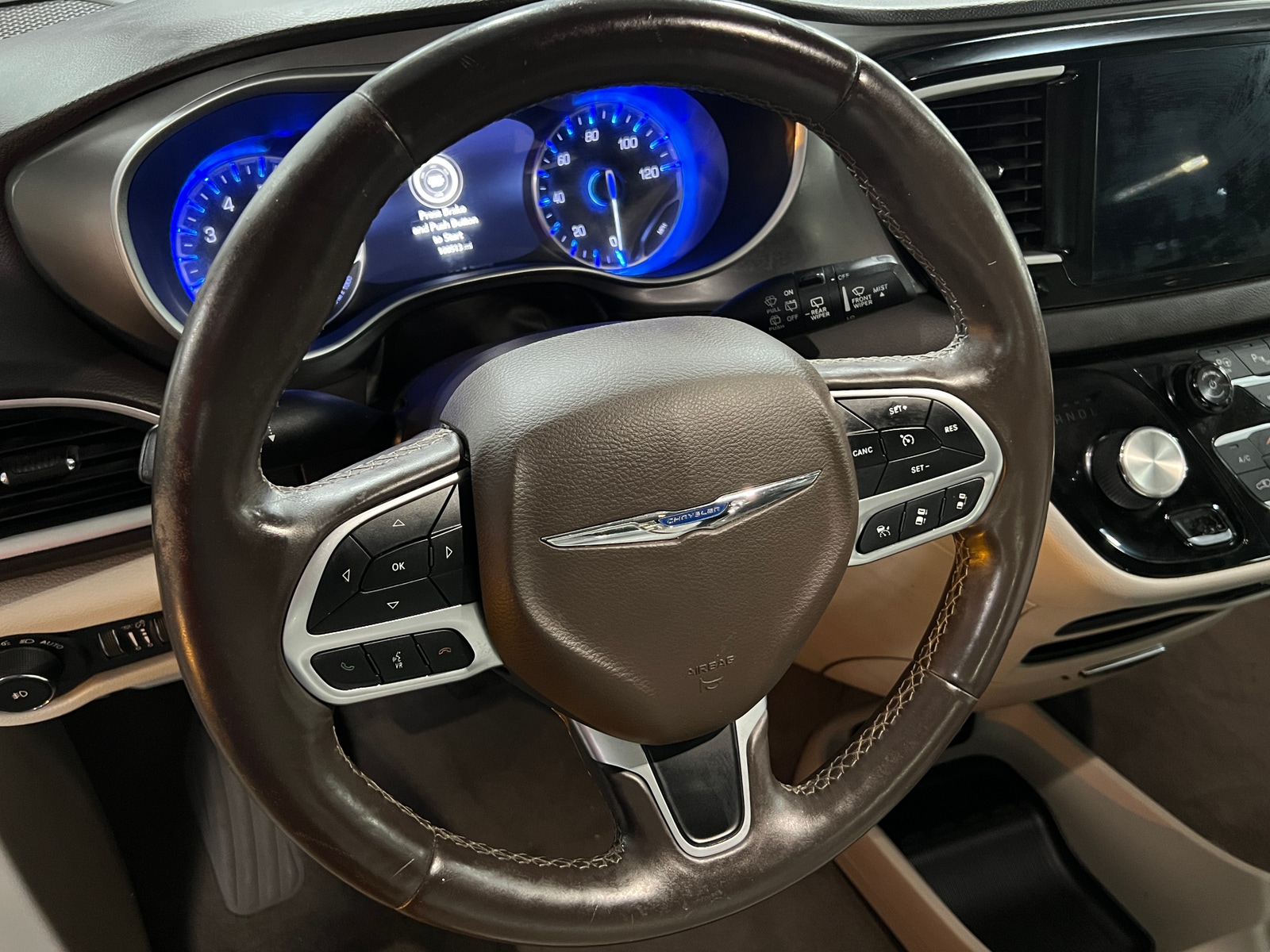 Thumbnail: 2018 Chrysler Pacifica - 4