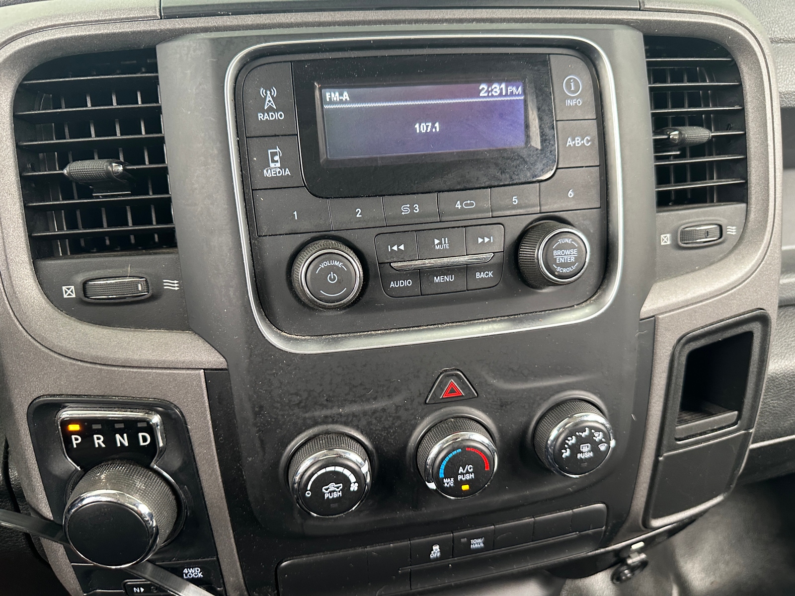 Thumbnail: 2020 RAM 1500 Classic - 4