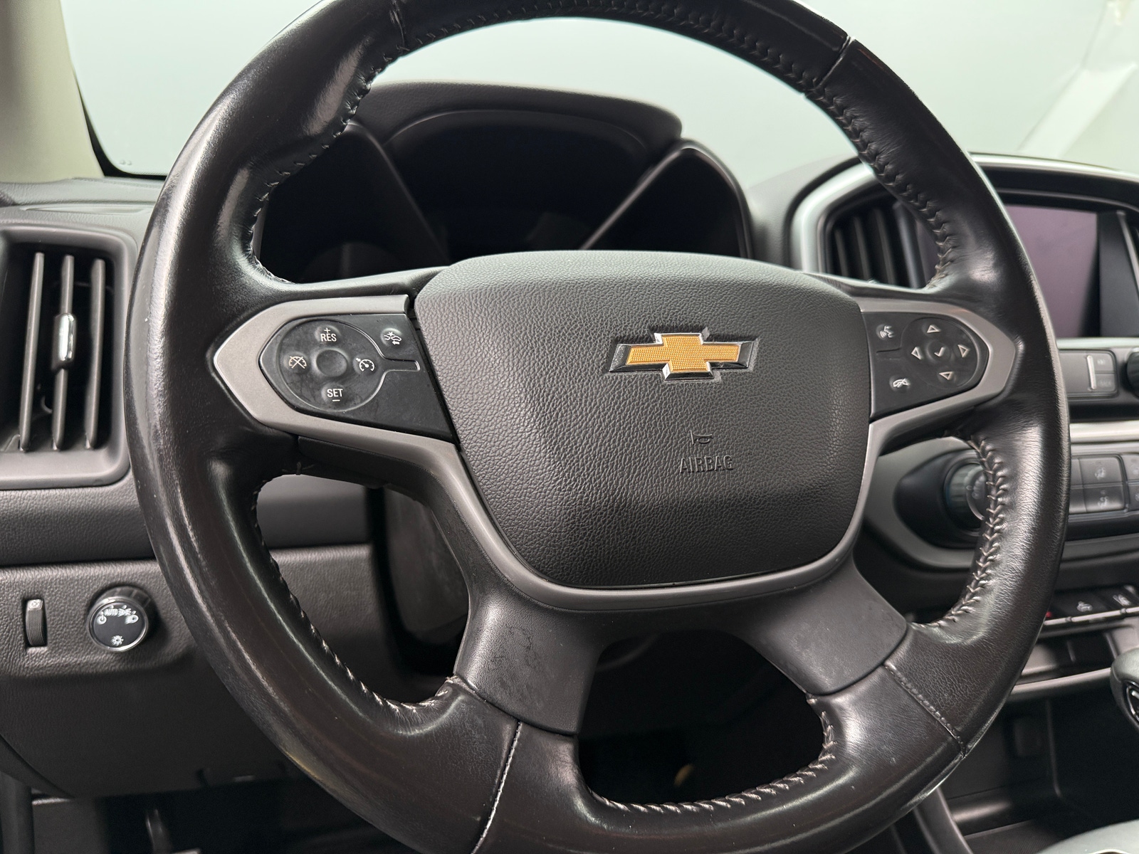 Thumbnail: 2022 Chevrolet Colorado - 5